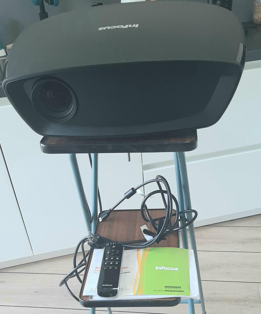 INFOCUS X10 DLP BEAMER-FULL HD 1080P RESOLUTIE-MET TAS, Ophalen, INFOCUS, Zo goed als nieuw, DLP