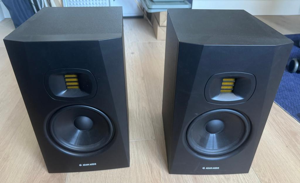Adam T7V set met T10S subwoofer en Focusrite audio interface, Overige merken, Subwoofer, Ophalen of Verzenden, Zo goed als nieuw