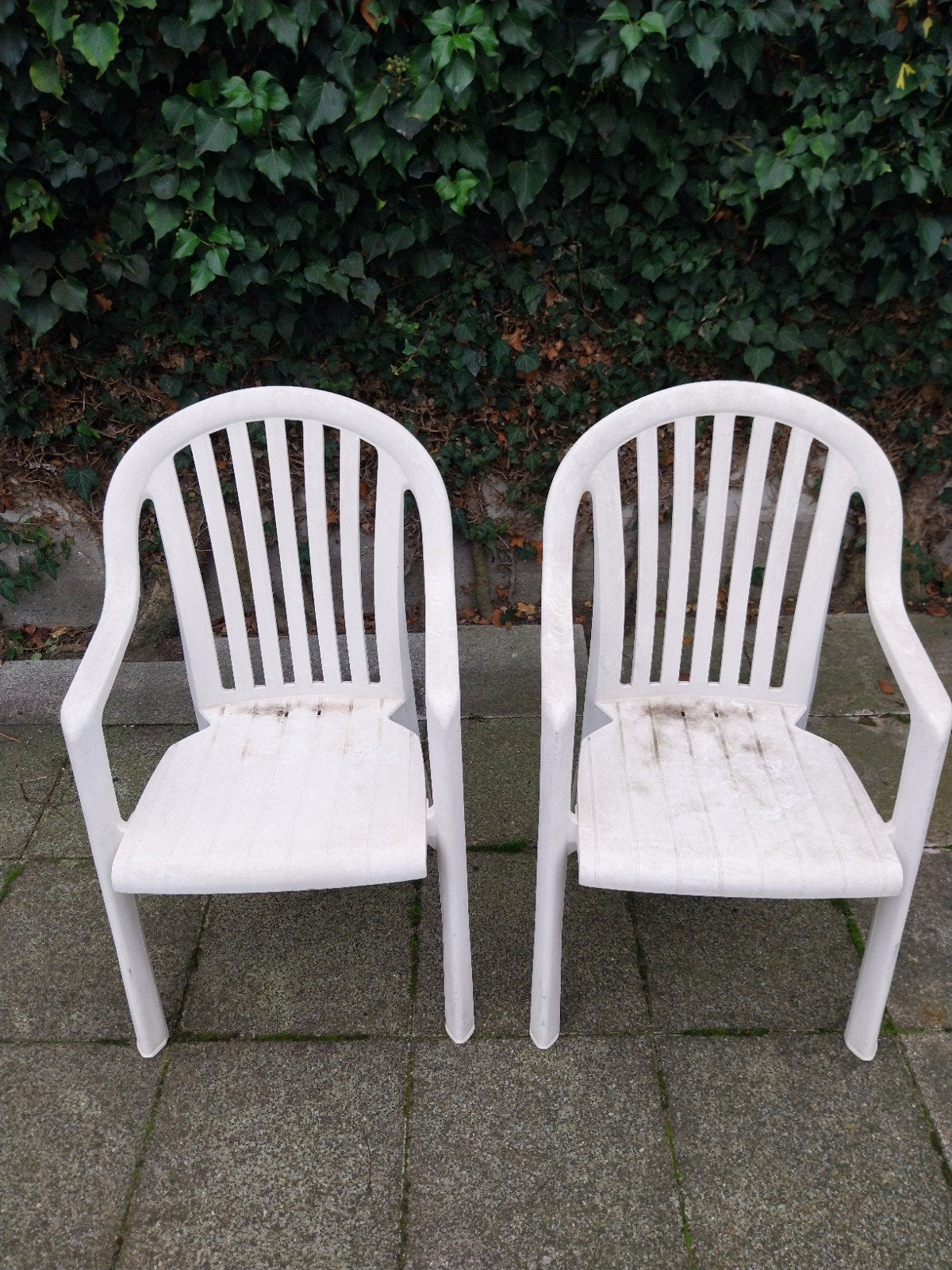 2x tuinstoel, Ophalen, Gebruikt, Kunststof, Stapelbaar
