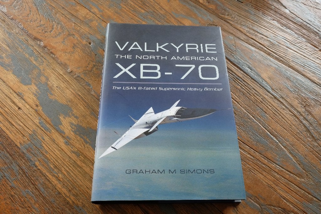 Boek Valkyrie  The North American XB-70, Ophalen of Verzenden, Zo goed als nieuw, Boek of Tijdschrift