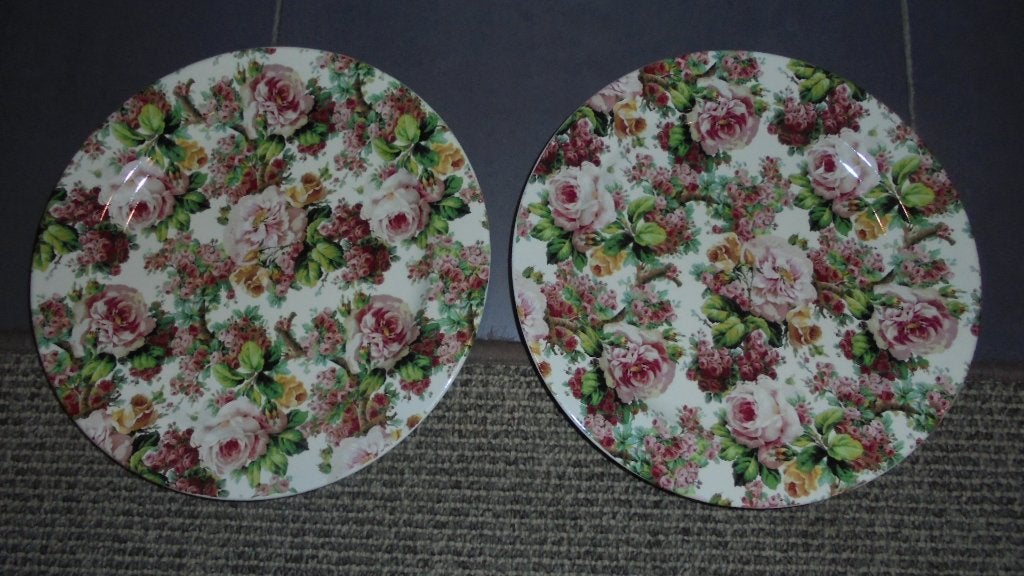2 gebloemd aardewerk borden, doorsnee 29cm, Huis en Inrichting, Ophalen, Zo goed als nieuw, Bord(en), Overige stijlen