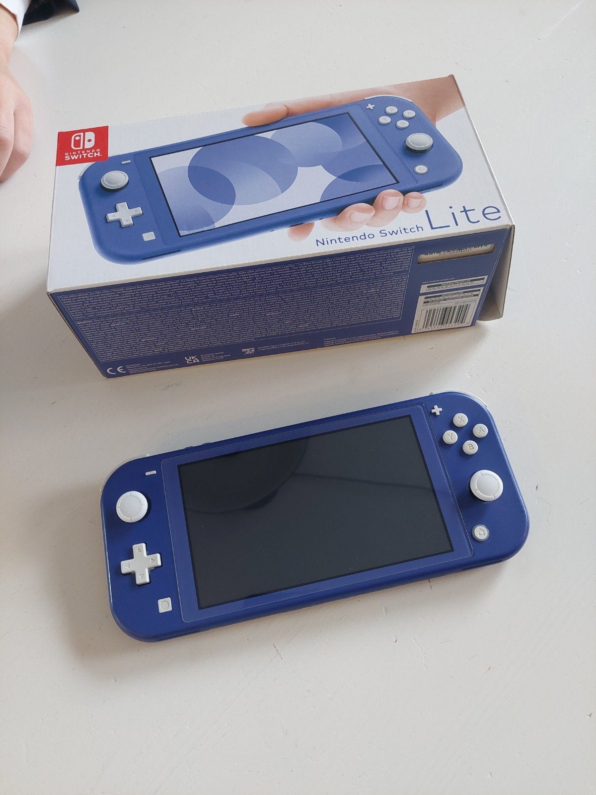 Nintendo Switch Lite Blauw met hoes en screenprotector, Spelcomputers en Games, Ophalen, Overige kleuren, Gebruikt, Met beschermhoes of tas