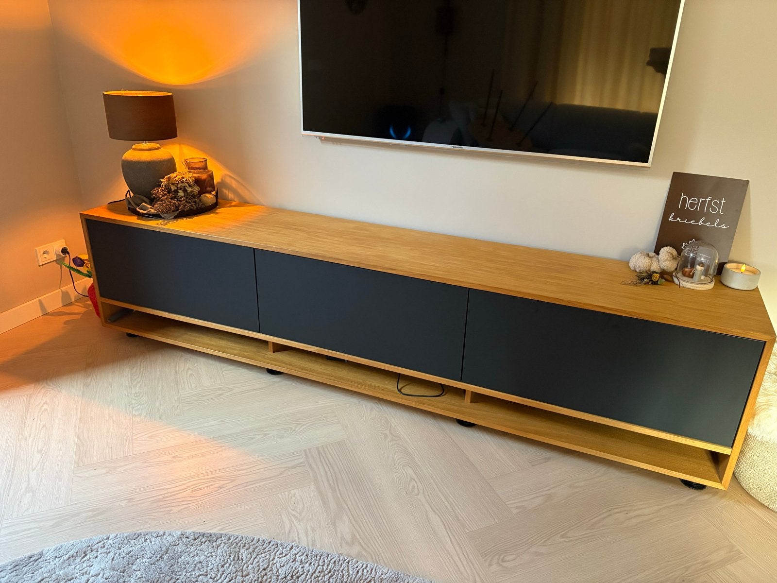 TV-meubel eiken fineer met Fenix mat zwarte fronten, Ophalen, Eikenhout, Zo goed als nieuw, 200 cm of meer