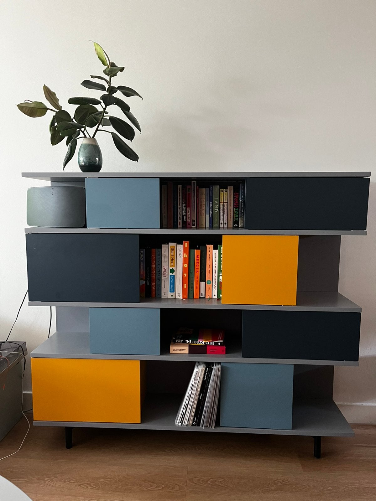 Boekenkast/dressoir van MADE van eikenhout, Ophalen, Zo goed als nieuw, 25 tot 50 cm, Minder dan 100 cm