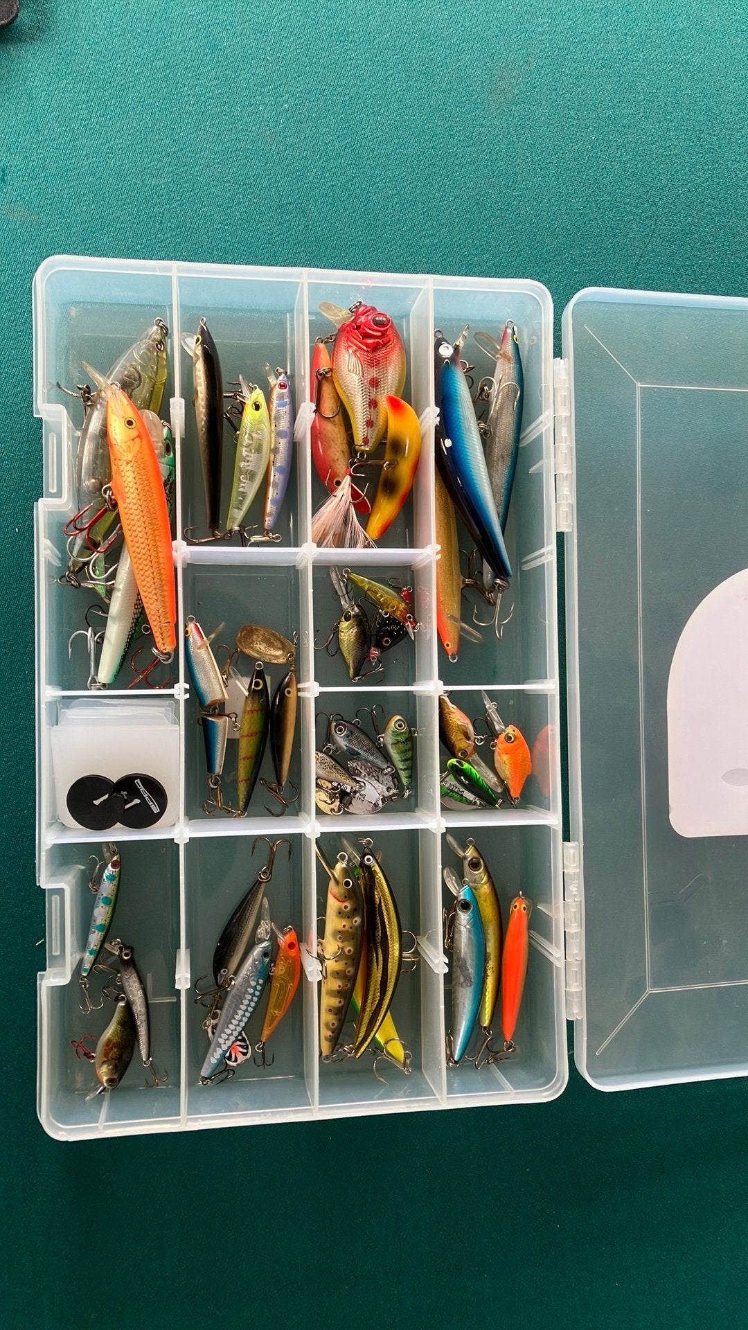 Tackle box met 40 pluggen, Ophalen, Zo goed als nieuw, Overige typen