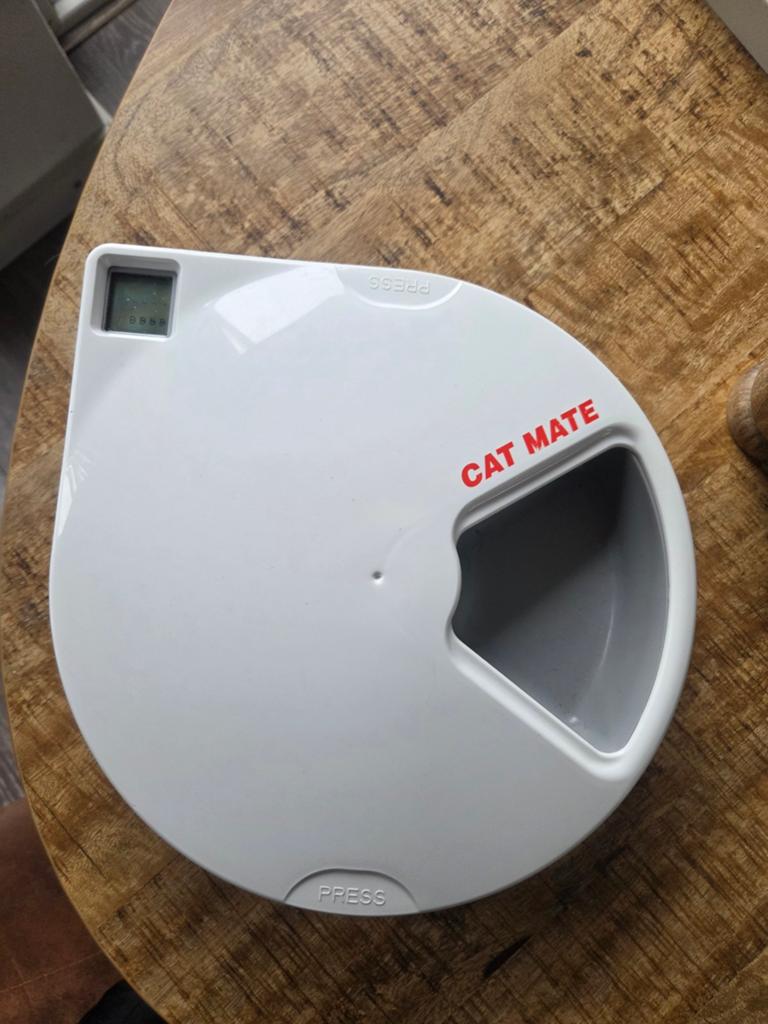 Cat mate voer dispenser 5 voedingen kat, Ophalen of Verzenden, Zo goed als nieuw