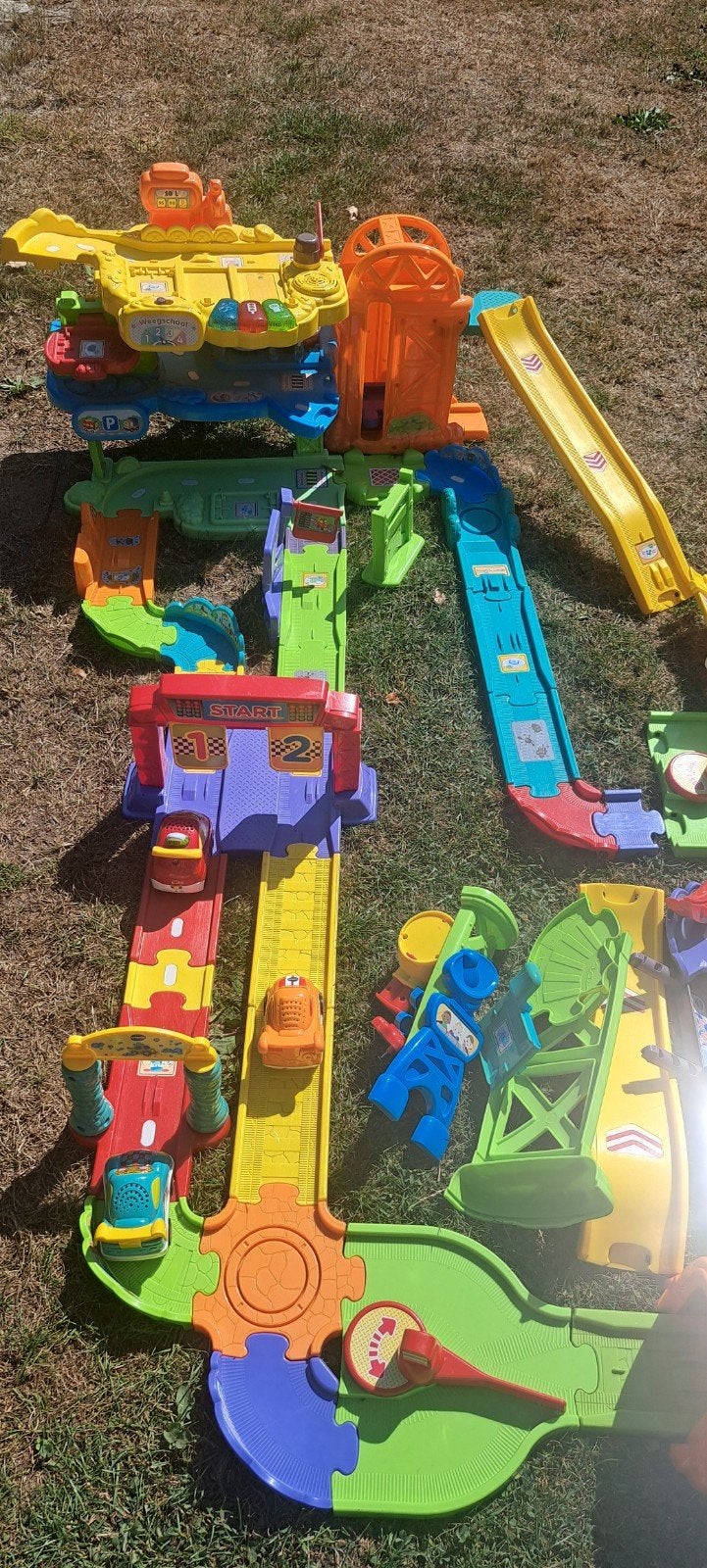 V-tech Toet Toet Autobaan met garage, wasstraat en meer, Ophalen, Zo goed als nieuw, 2 tot 4 jaar