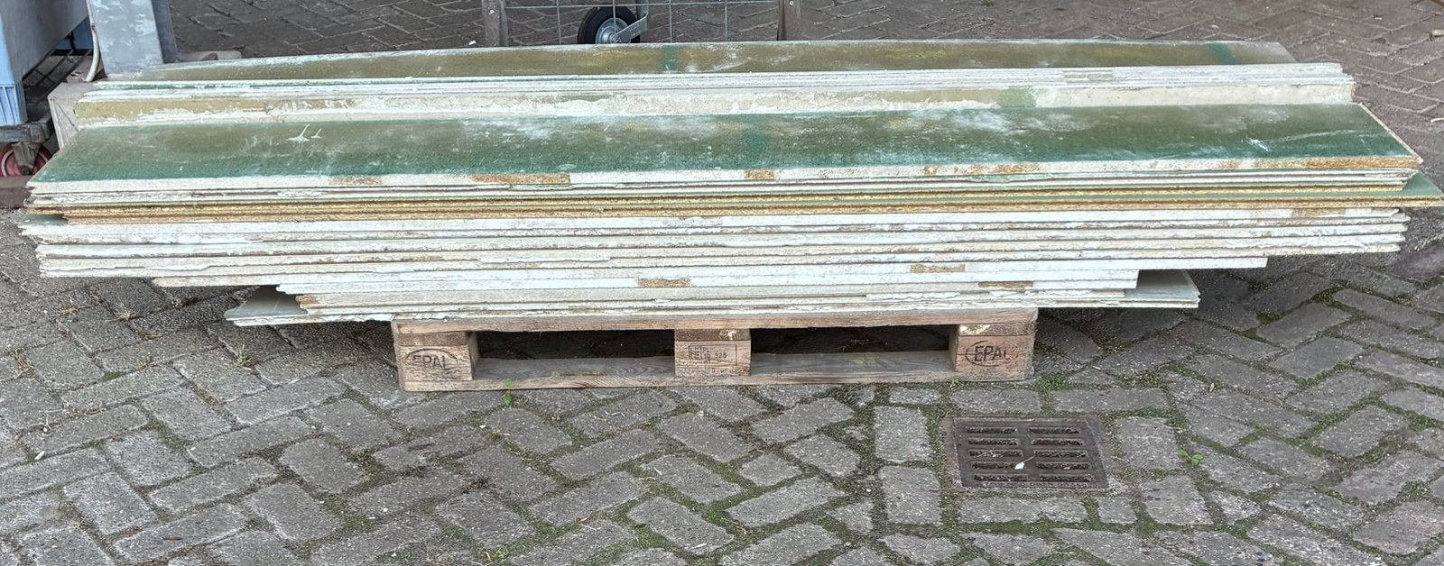 18 mm spaanplaten 300 breed bekisting. €10,-, Doe-het-zelf en Verbouw, Platen en Panelen, Ophalen, Gebruikt, Overige materialen