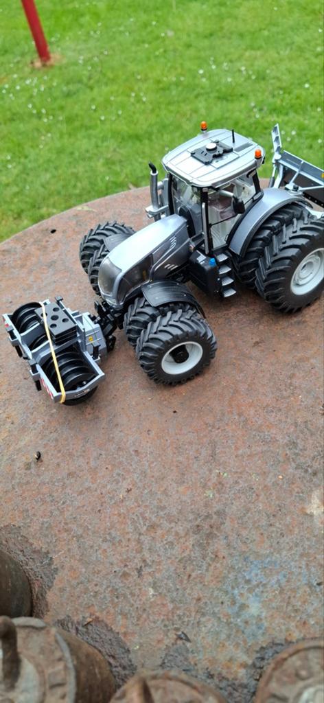Valtra beursmodel met schuif en wals z doos wel izgs, Ophalen of Verzenden, Tractor of Landbouw, Overige merken