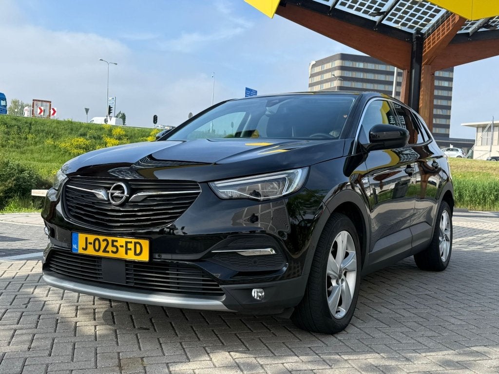 Opel Grandland X 1.2 Turbo 130pk S&S Aut 2018 Zwart, 680 kg, 1199 cc, Parkeerassistent, Zwart