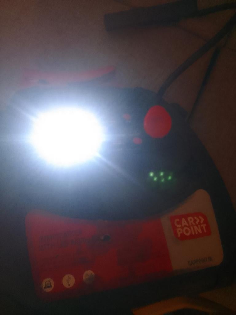 Carpoint jumpstarter met zaklamp, Ophalen of Verzenden
