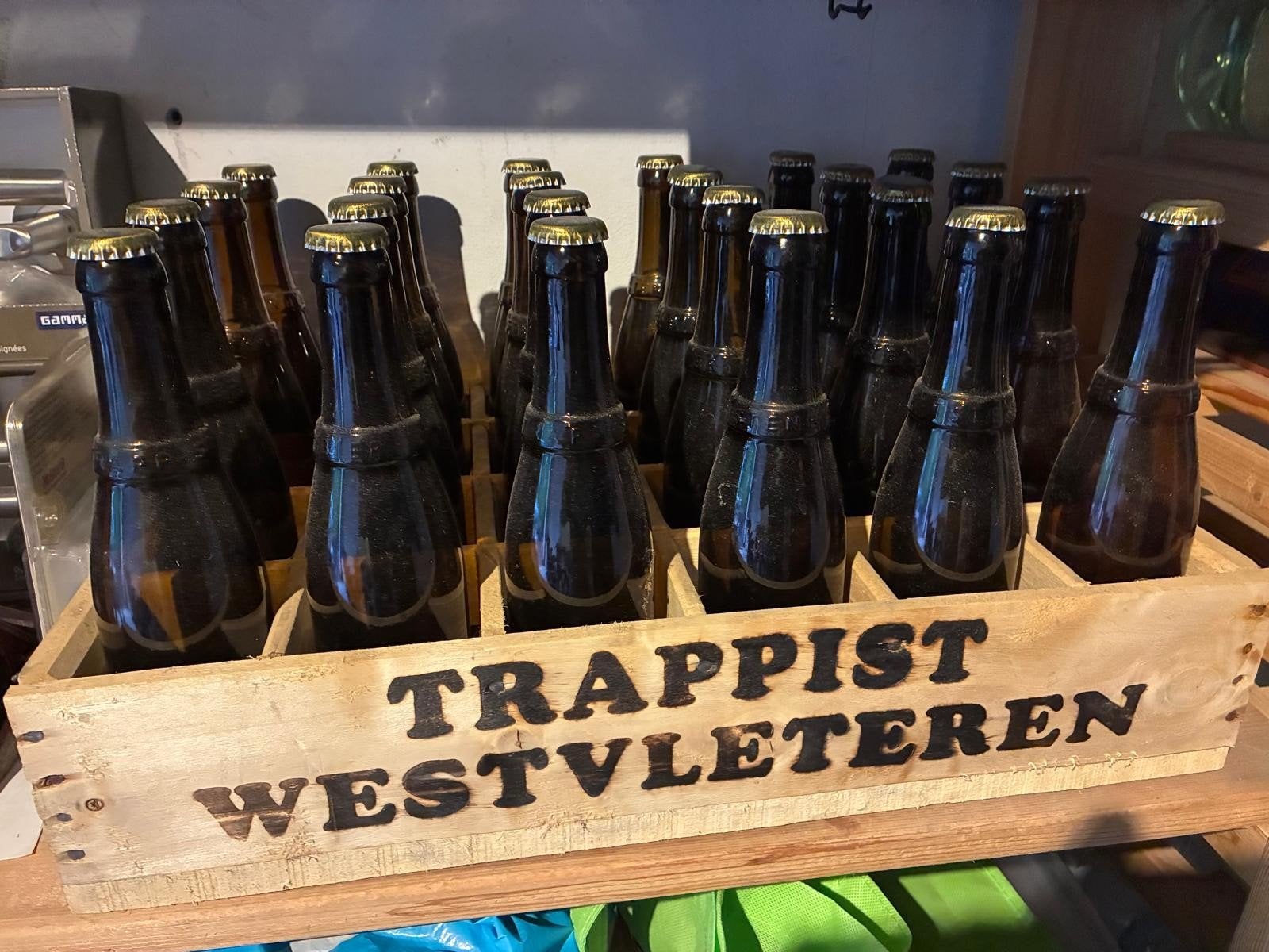 Lege Trappist Westvleteren bierflessen in krat, Ophalen, Gebruikt