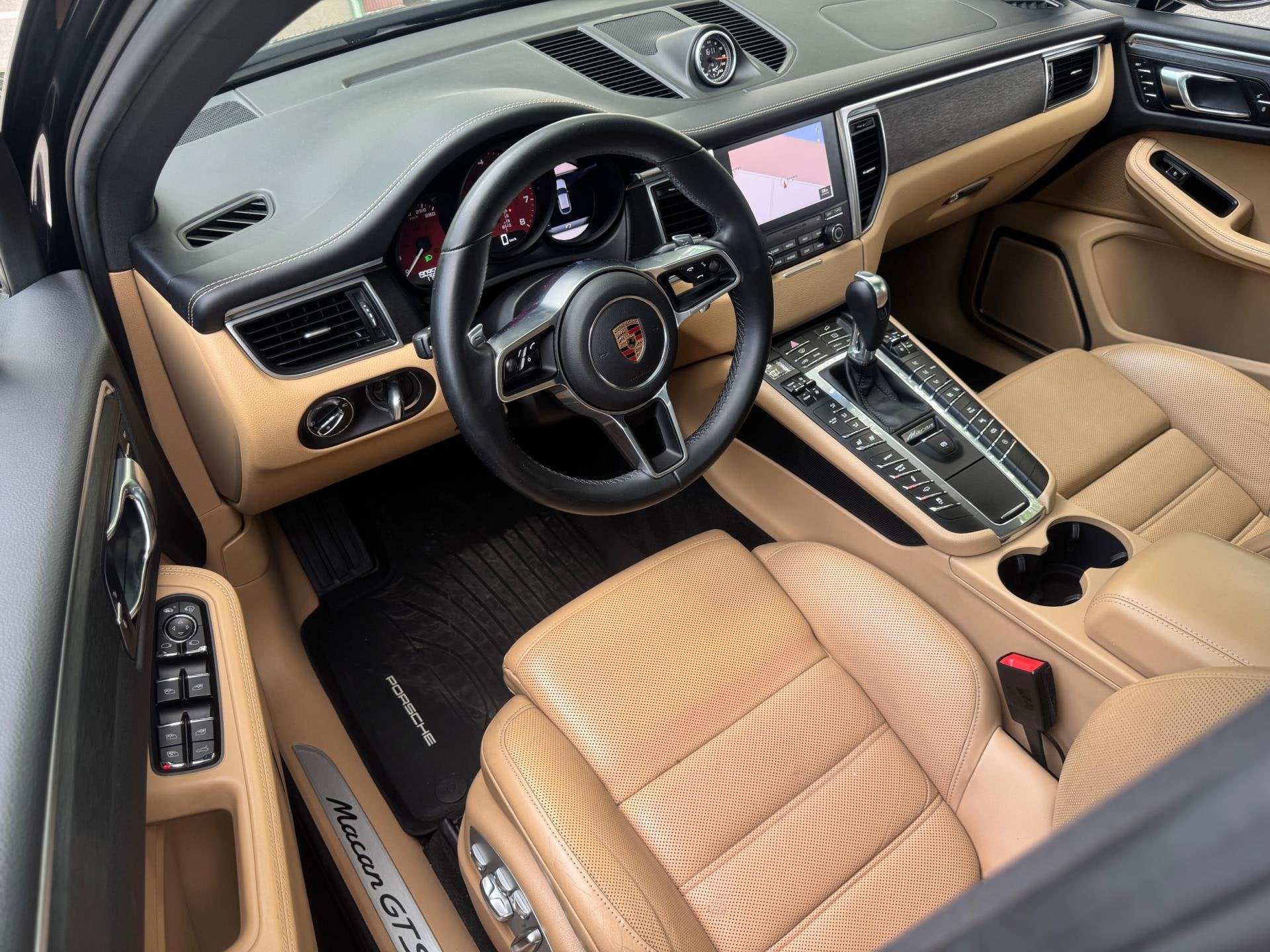 Foto 17 van Porsche Macan 3.0 GTS Burmester ACC Pano Cognac L Chrono Vol