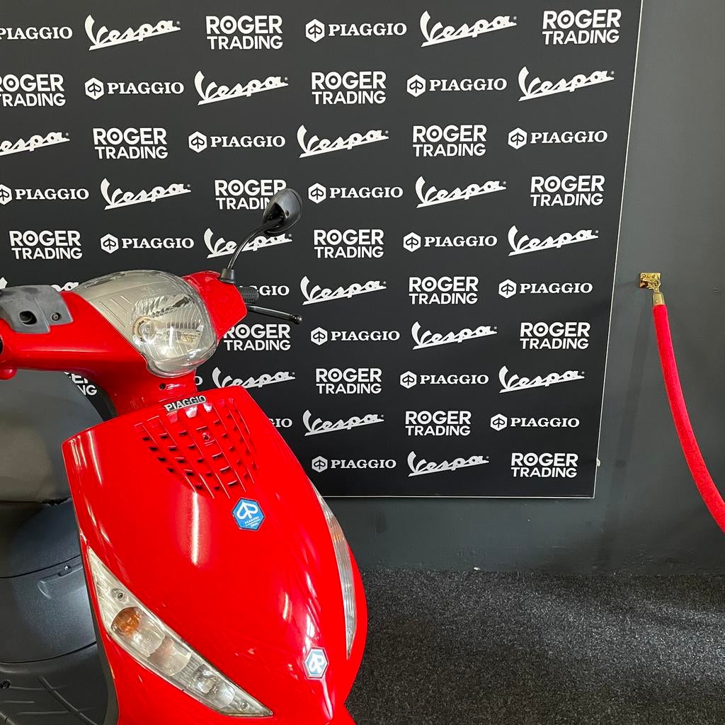 Piaggio Zip 50 Brom 2-Takt ~ Rood ~ 2003 ~ nieuwstaat!!, Fietsen en Brommers, Scooters | SYM, Zo goed als nieuw, Overige modellen