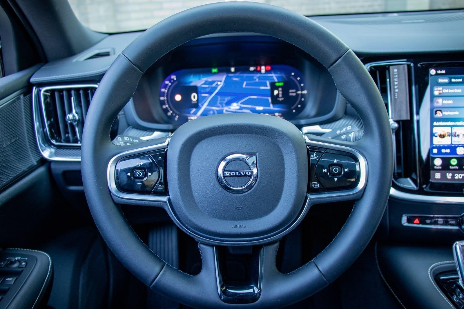 Volvo V60 2.0 T6 Plug-in hybrid AWD Ultra Dark | 21 Inch Vel, Auto's, Volvo, Automaat, 12 maanden, Stof, Euro 6