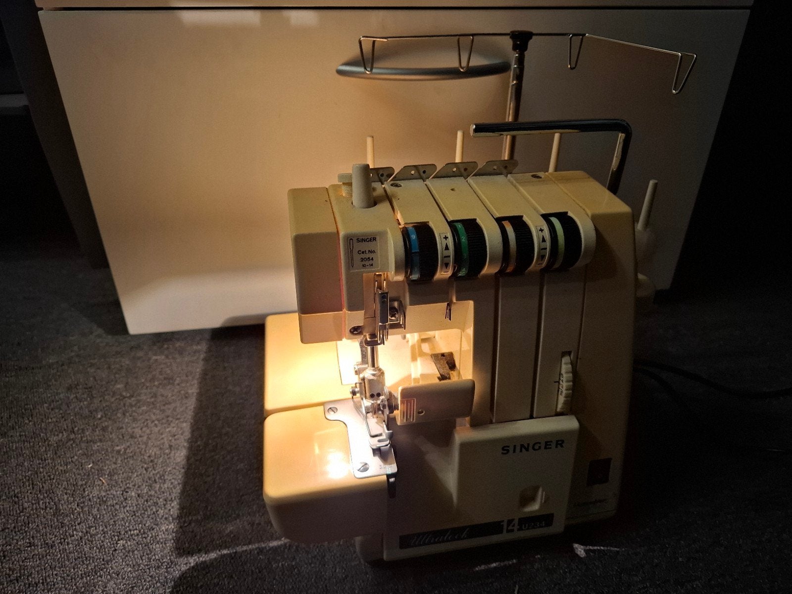 Singer Ultralock 14U234 Lockmachine met garen, Ophalen, Gebruikt, Lockmachine, Singer