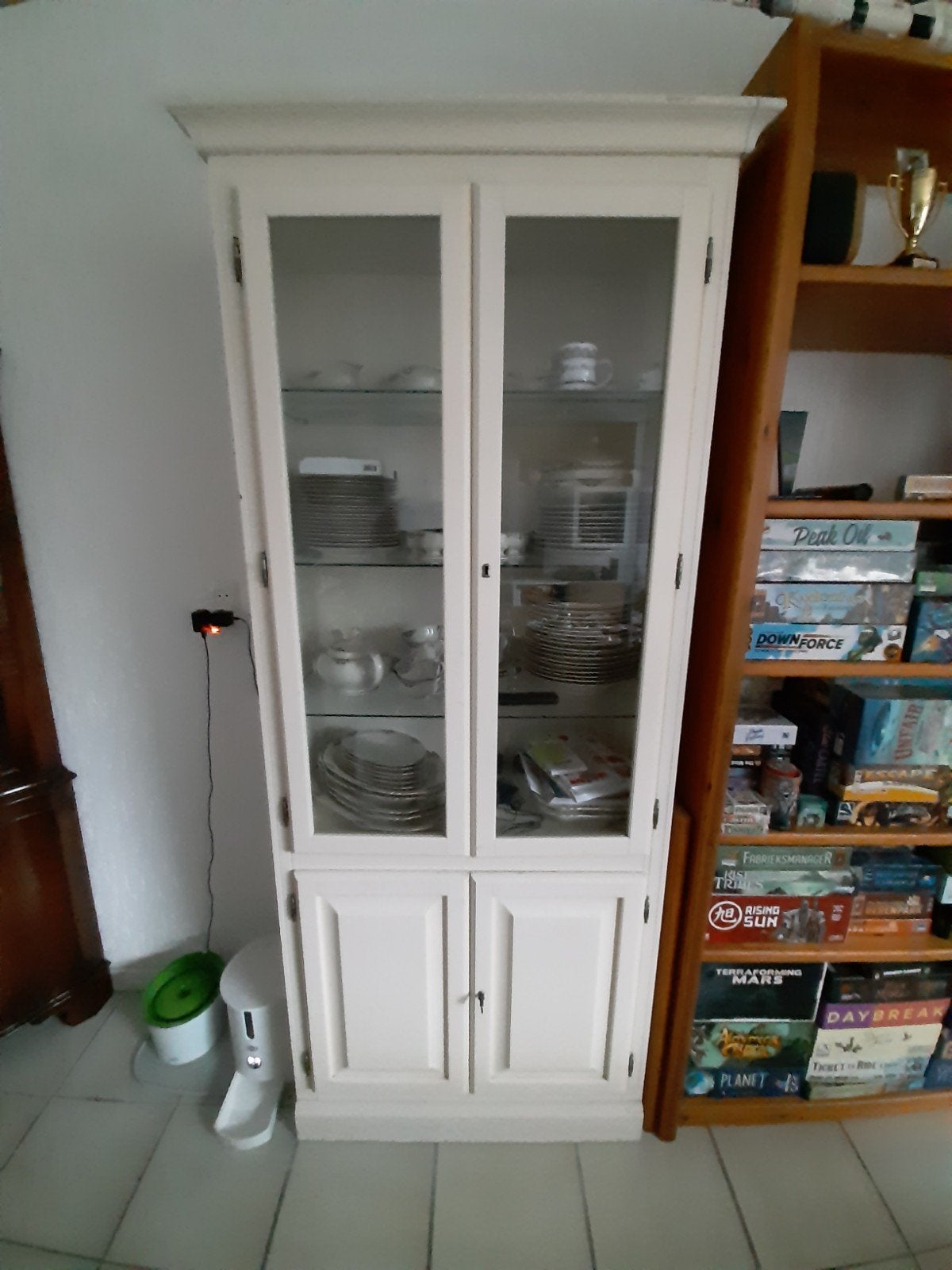 Witte vitrine kast, glazen platen, Ophalen, 50 tot 100 cm, 25 tot 50 cm, Gebruikt