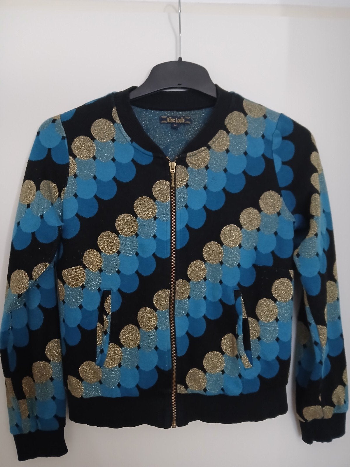 Maat M/38 King Louie jasje zipvest retro printje Discotheque, Kleding | Dames, Maat 38/40 (M), Blauw, Ophalen of Verzenden, King Louie