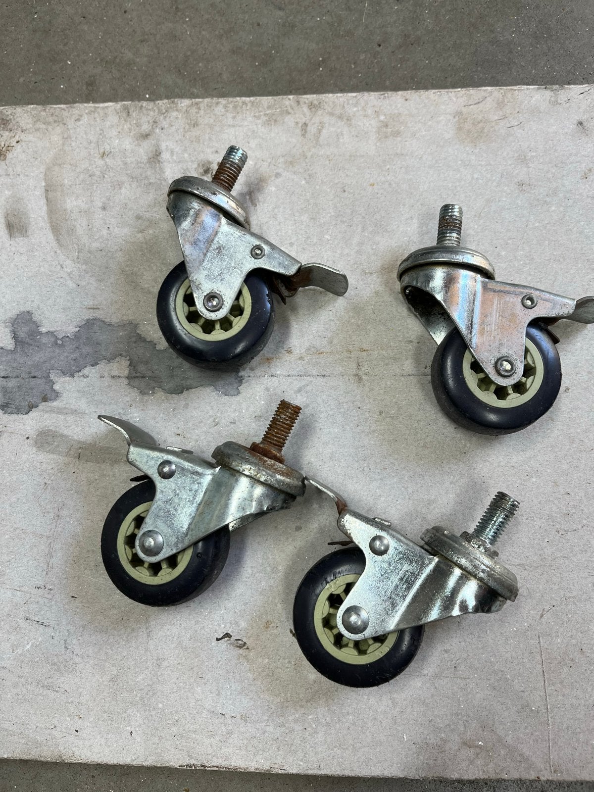 Set van 4 zwenkwielen met rem, 5 cm diameter, Ophalen of Verzenden, Gebruikt