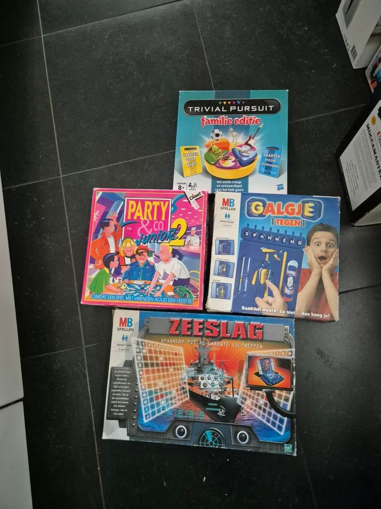 MB Spellen Collectie: Trivial Pursuit, Party & Co, Galgje, Z, Ophalen of Verzenden, Vijf spelers of meer, Reisspel, Gebruikt