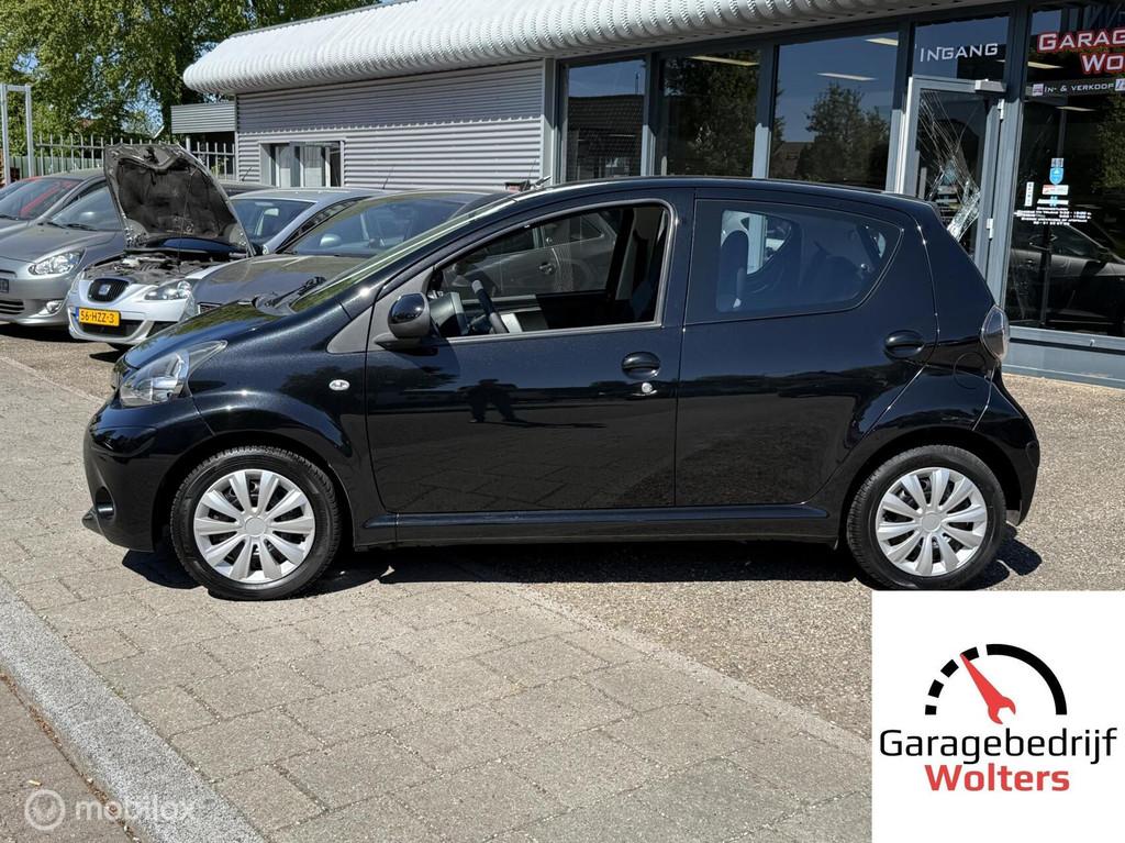 Toyota Aygo 1.0 VVT-i Aspiration AIRCO 5DRS ELEC-PAKKET, Auto's, Toyota, Voorwielaandrijving, Stof, Gebruikt, Zwart