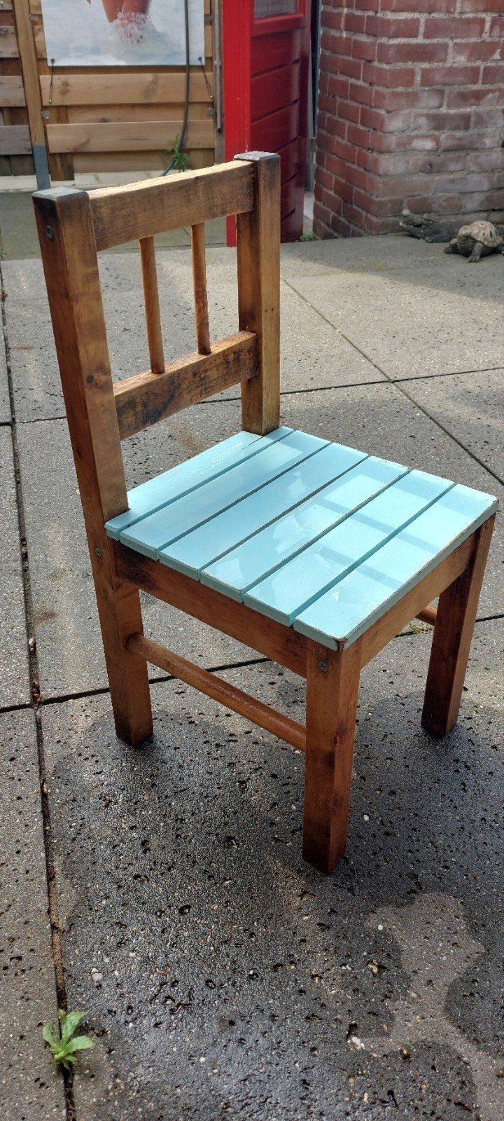 Houten kinderstoel met blauwe zitting, Kinderen en Baby's, Ophalen, Gebruikt