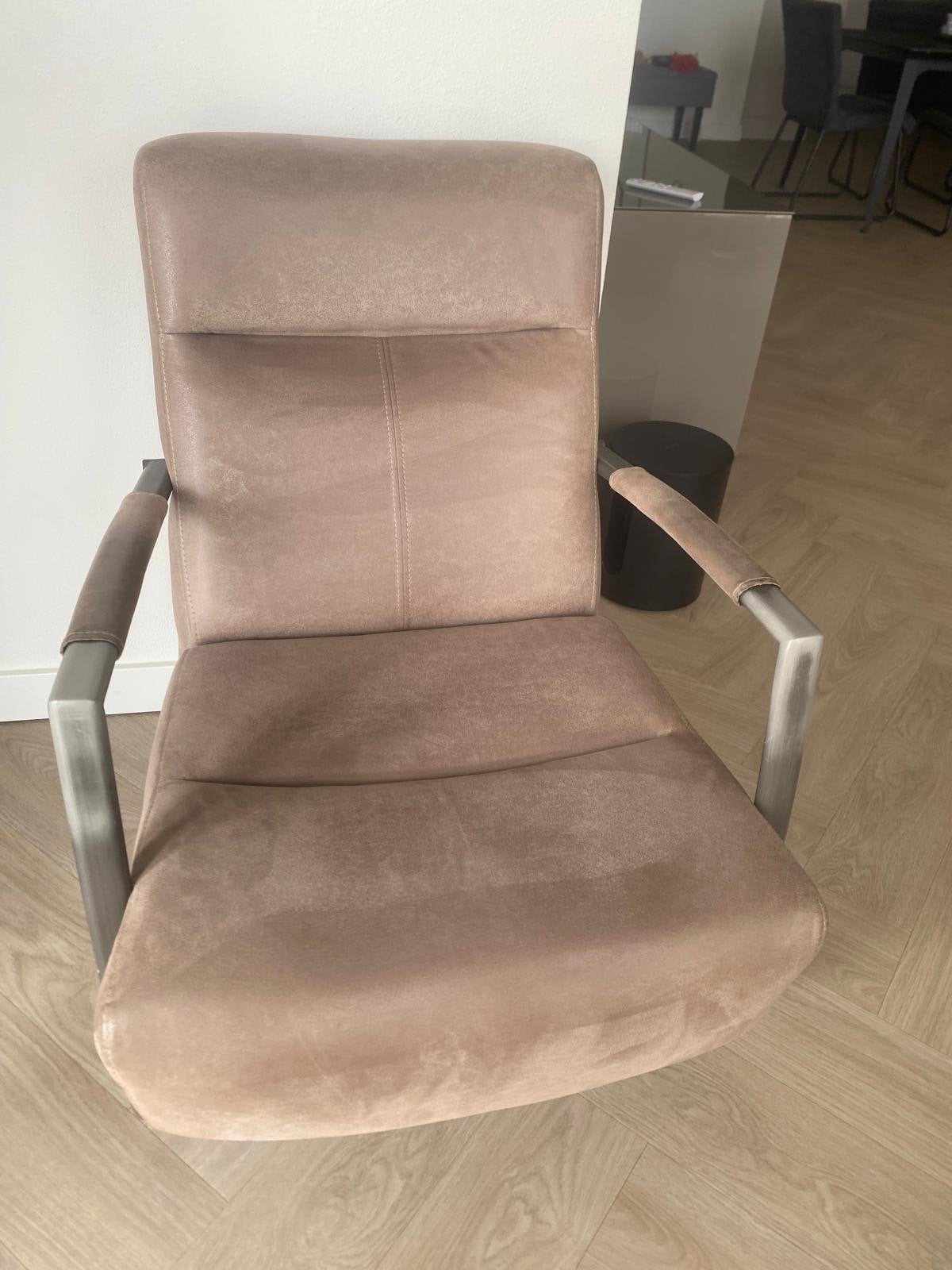 Comfortabele kamerstoel met armleuningen. Kleur taupe, Ophalen, Gebruikt, Bruin, Metaal