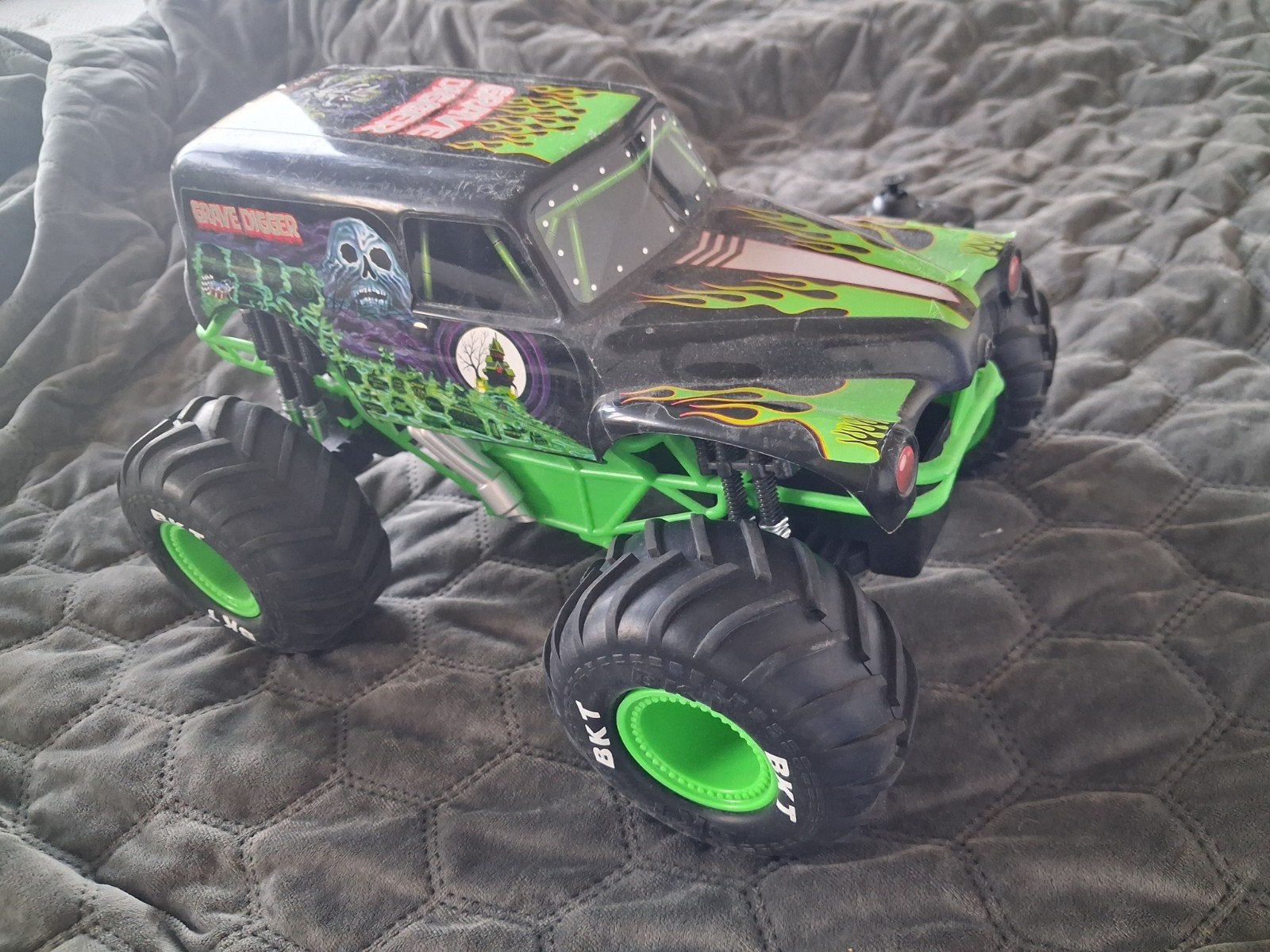 Grave Digger RC Monster Truck met Afstandsbediening, Elektro, Gebruikt, Auto offroad, Ophalen of Verzenden
