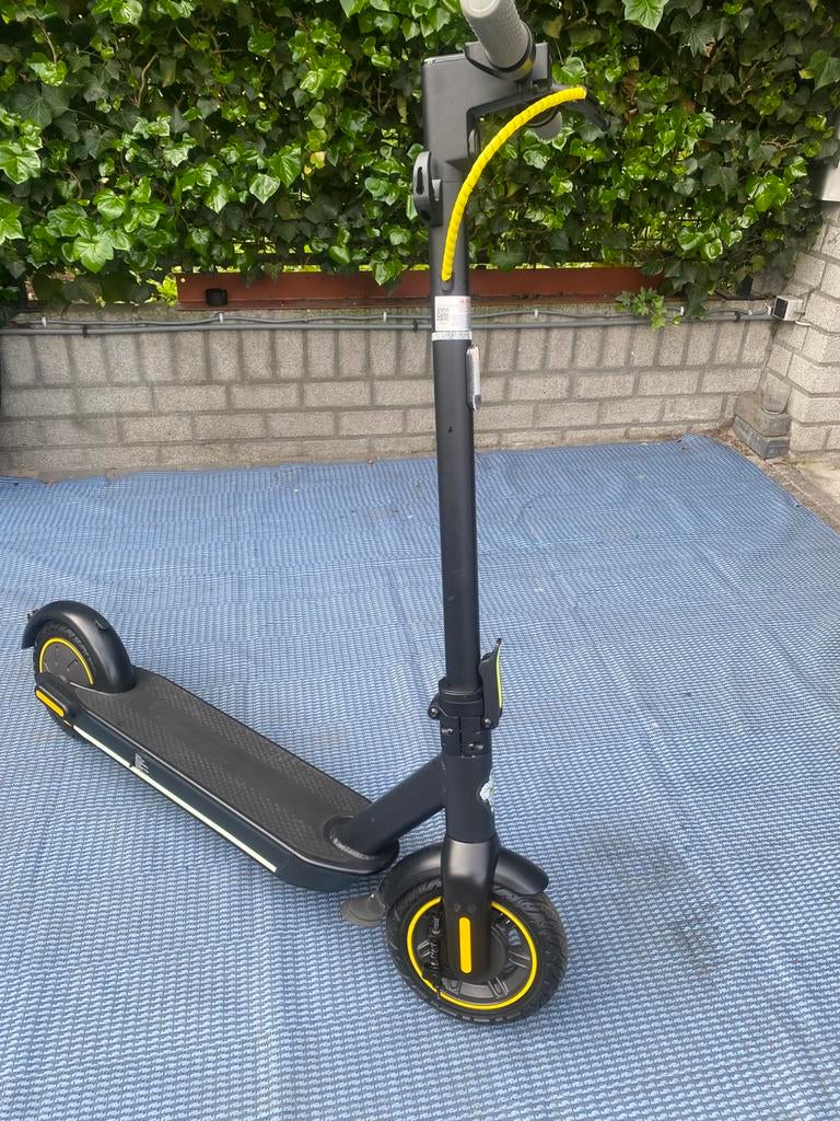 Elektrische step groot model 1 jr oud, Ophalen, Zo goed als nieuw