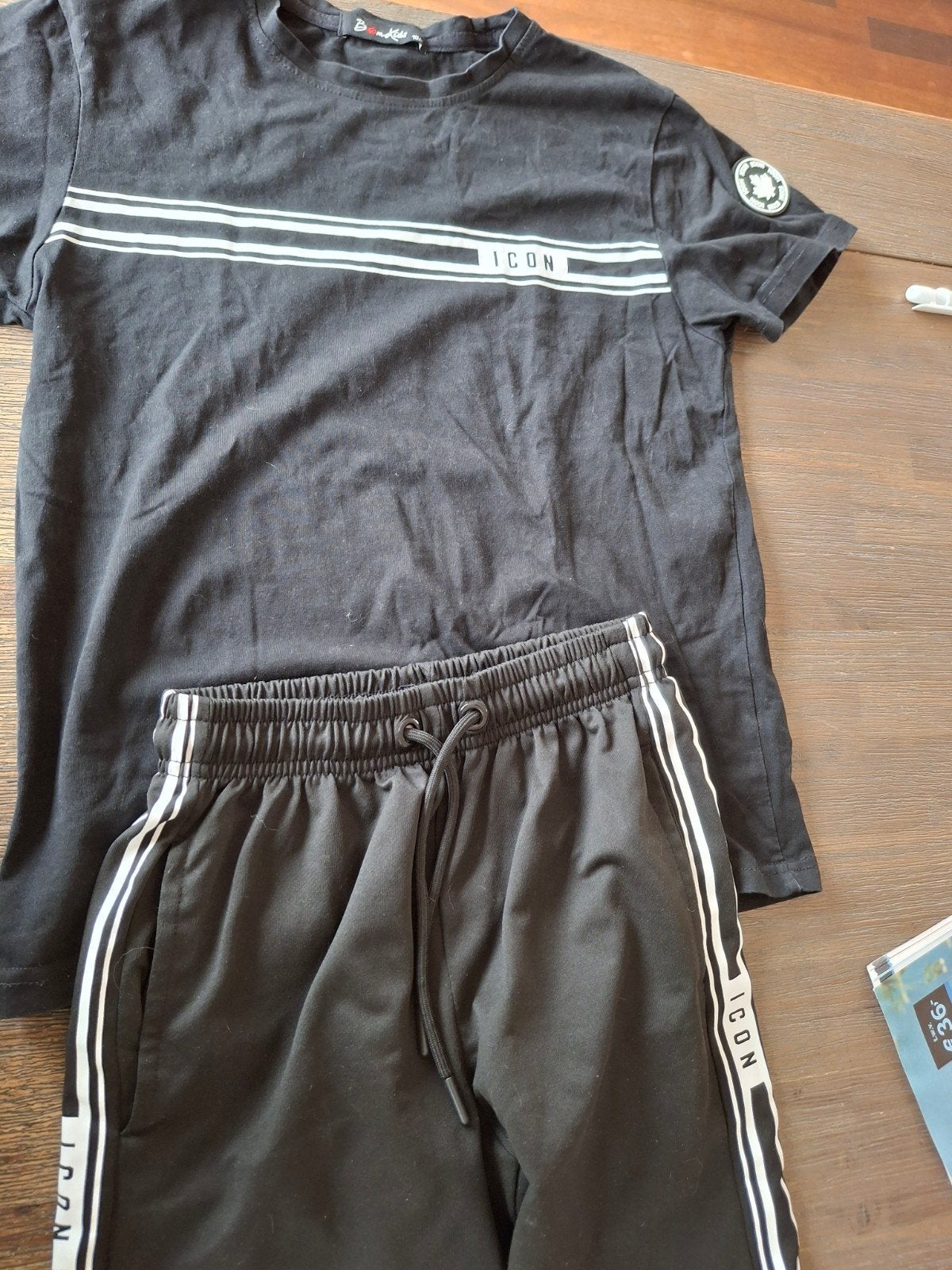 Zwart sport set voor kinderen.  10 jaar, Kinderen en Baby's, Kinderkleding | Maat 140, Gebruikt, Jongen of Meisje, Ophalen of Verzenden