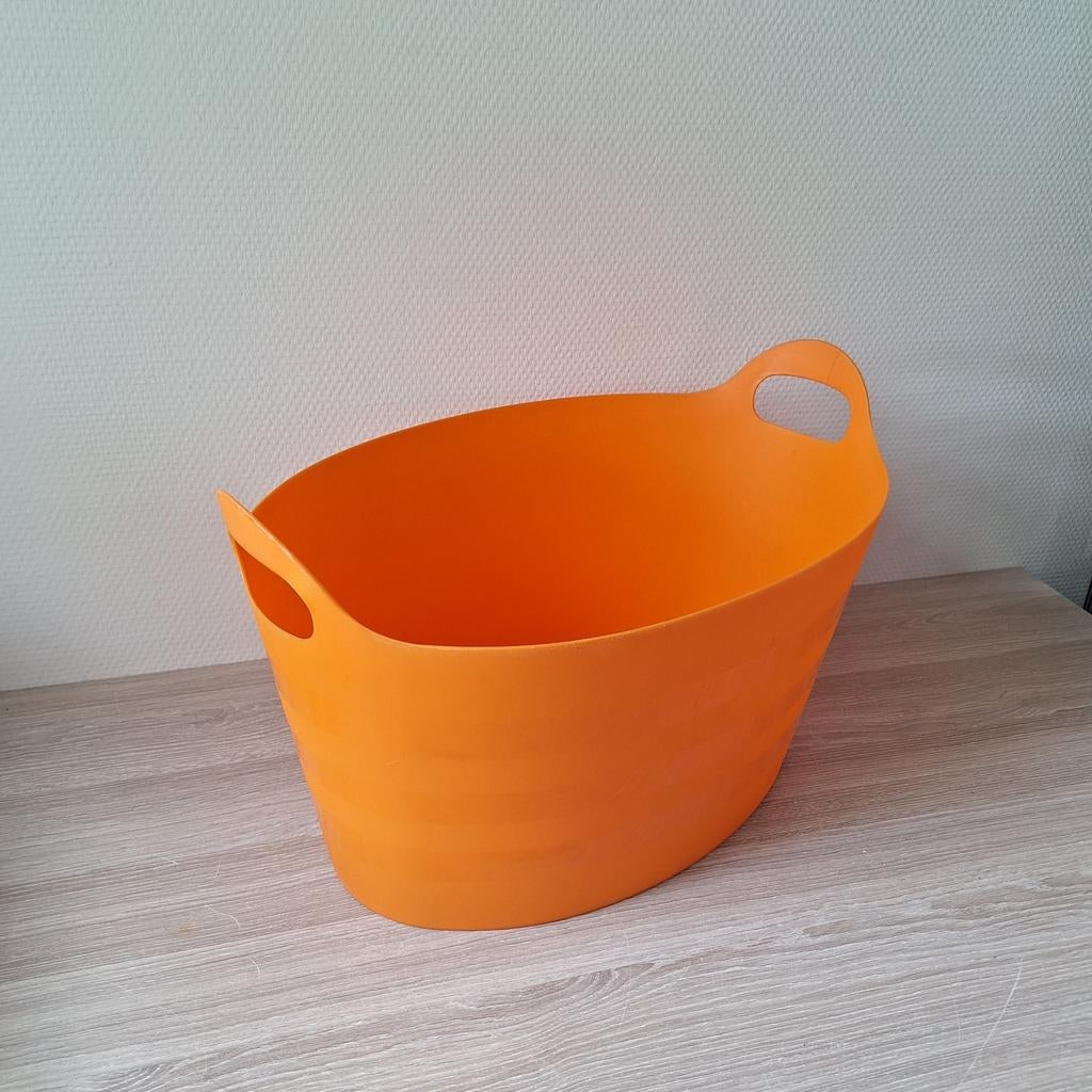 Plastic oranje mand/teil/wasmand 45x30x27 cm., Huis en Inrichting, Kunststof, Mand, Ophalen of Verzenden, Zo goed als nieuw