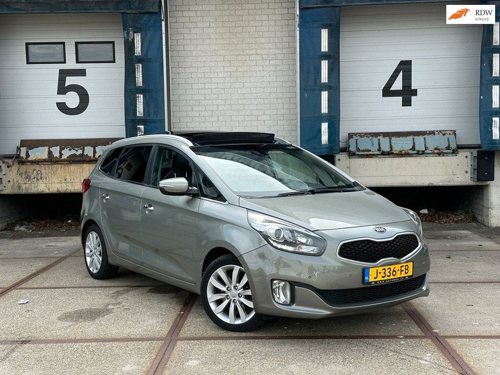 Kia Carens 1.6 GDi ComfortLine (7P+PANO+CAMERA+ONDERHOUD), Auto's, Kia, Voorwielaandrijving, Gebruikt, 4 cilinders, Lichtsensor