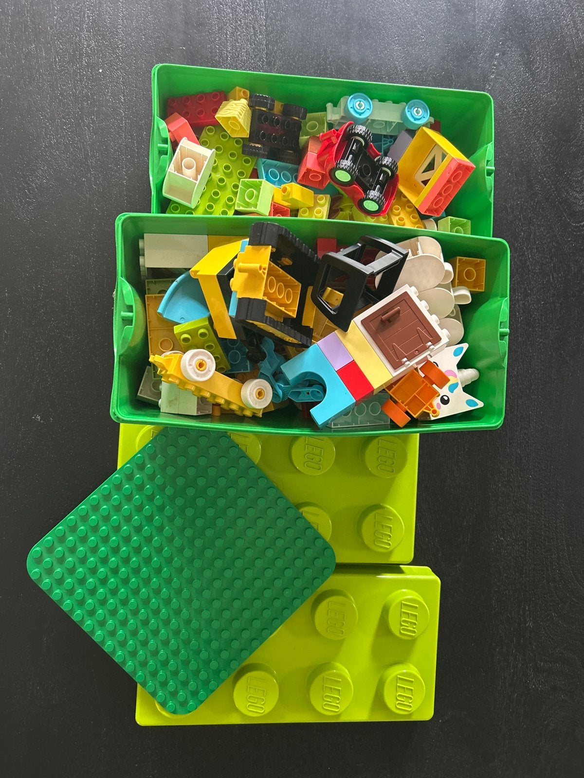 2 Duplo bakken vol Duplo inclusief bouwplaat, Kinderen en Baby's, Speelgoed | Duplo en Lego, Ophalen, Gebruikt, Duplo, Inclusief accessoires