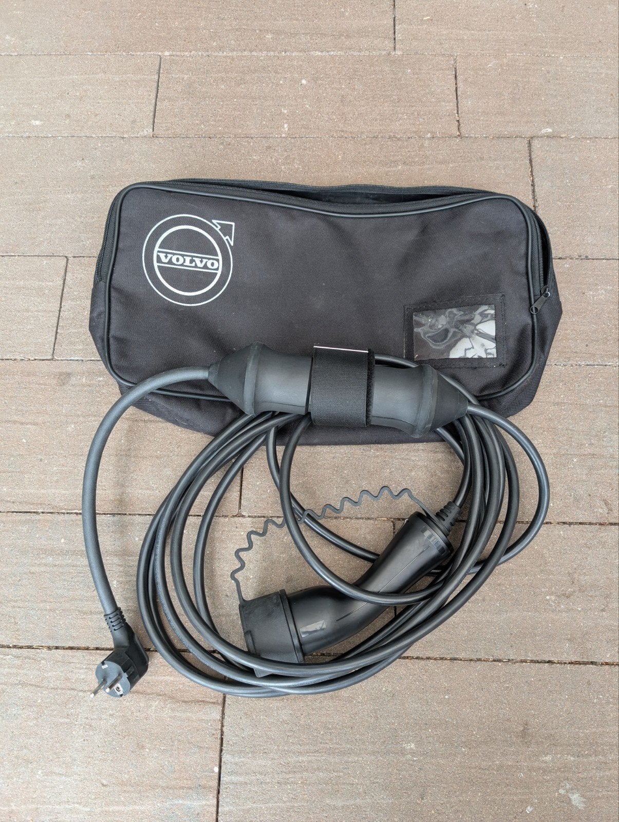 Volvo laadkabel stopcontact 230V incl opbergtas, Auto diversen, Ophalen of Verzenden, Zo goed als nieuw, Laadkabel