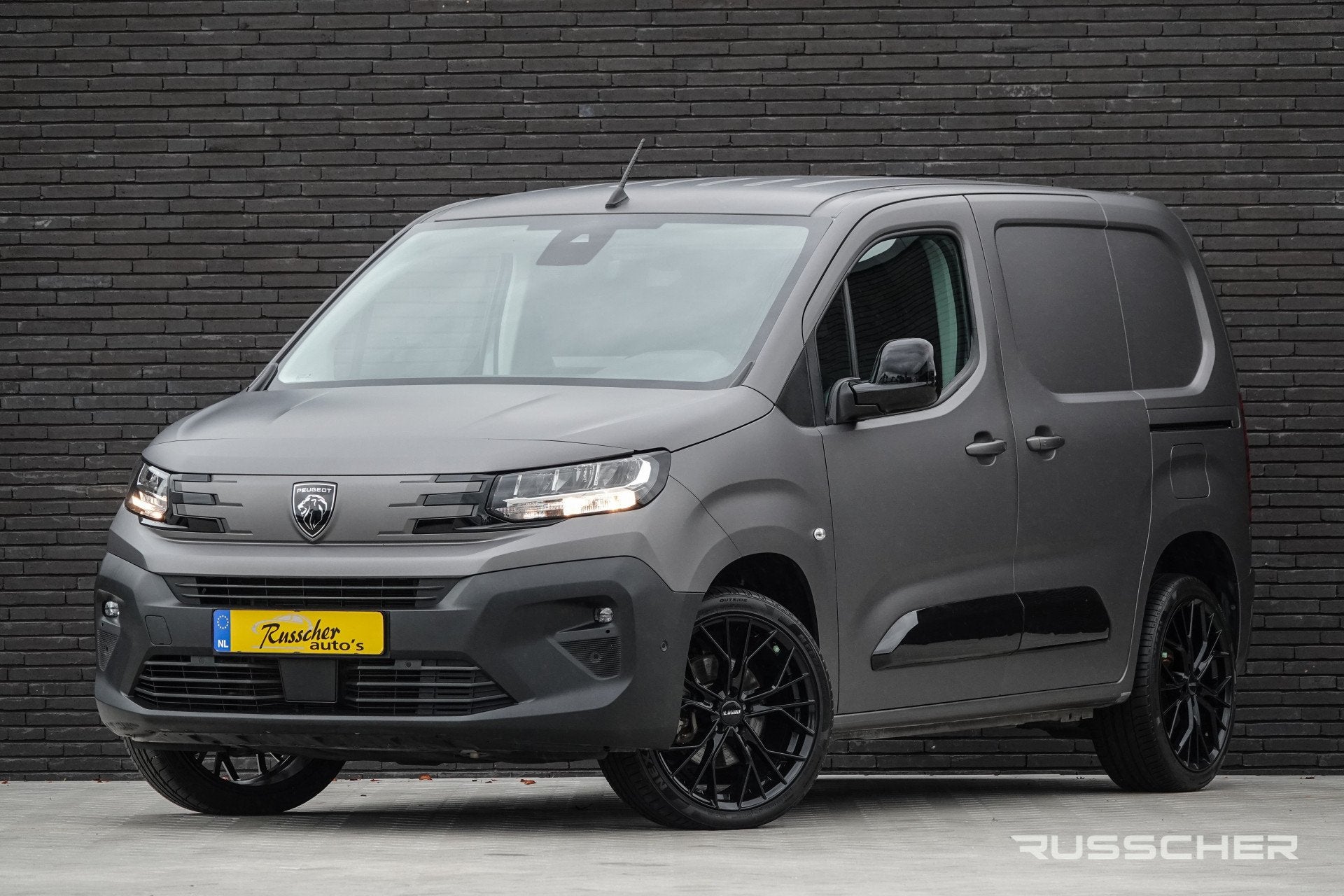 Peugeot Partner 1.5 BlueHDi 130Pk Aut. | L1 | Stoel-Bank | M, Auto's, Bestelauto's, Stof, Gebruikt, Zwart, 4 cilinders