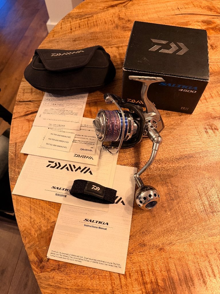 Daiwa Saltiga 4500 (2010) compleet in doos, met boekjes, Watersport en Boten, Ophalen of Verzenden, Zo goed als nieuw, Molen