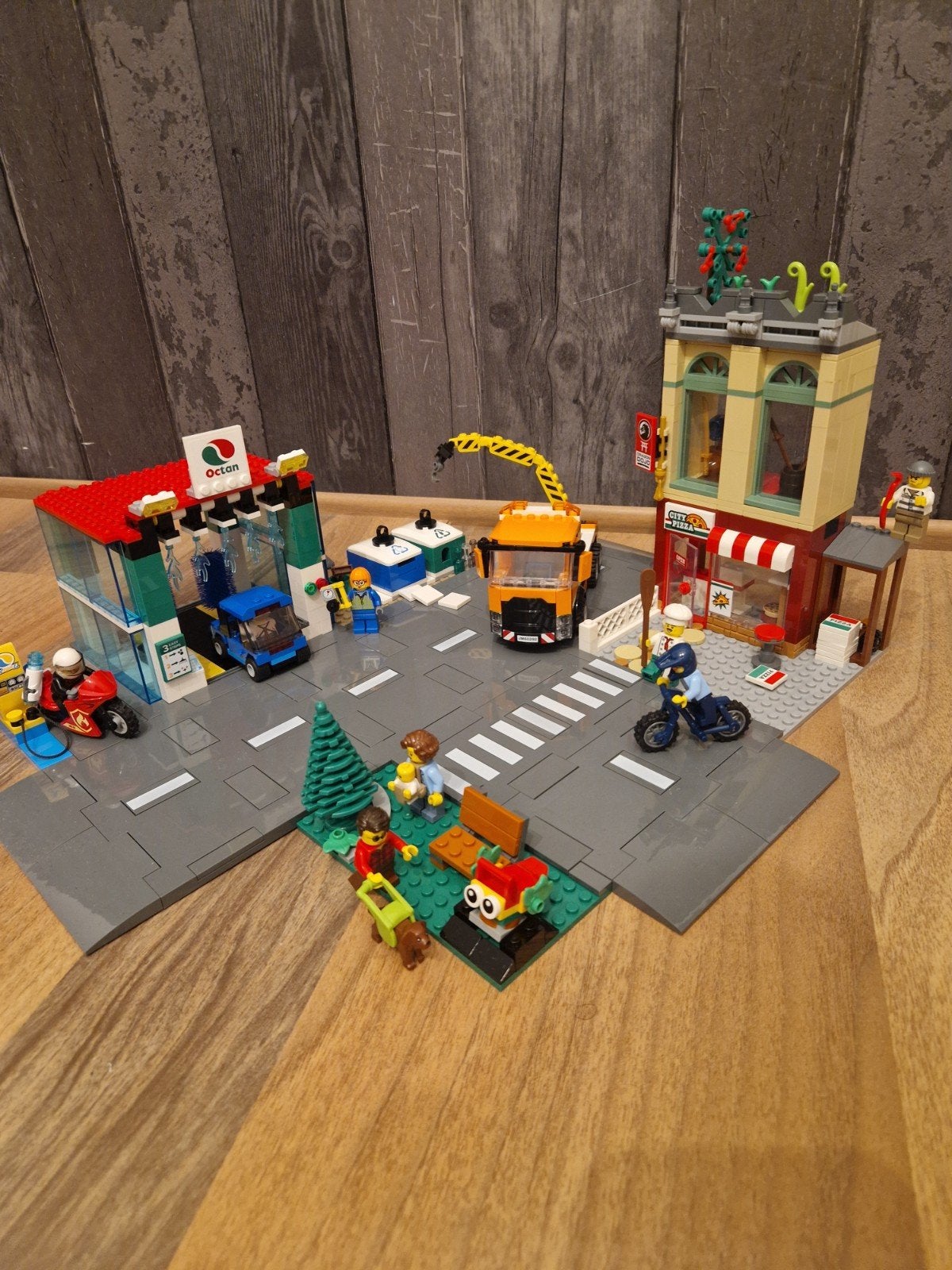 LEGO City 60292 Stadscentrum - Complete Set, Verzenden, Zo goed als nieuw, Overige merken