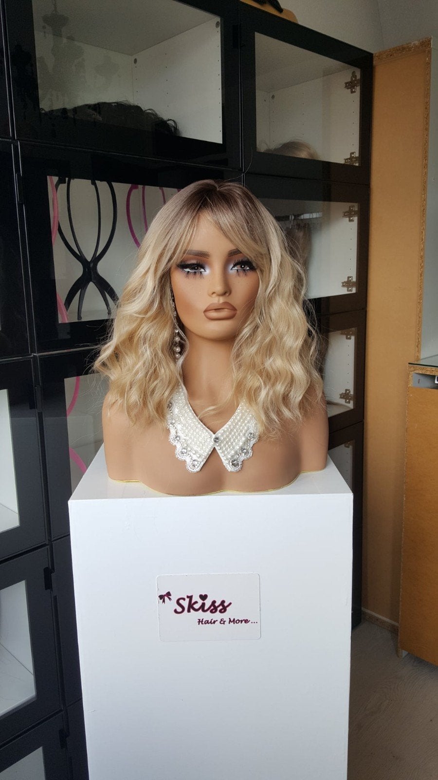 Pruik Pony/Lok: Uitgroei / Gemêleerd blond - Bob model krul, Ophalen of Verzenden, Nieuw, Pruik of Haarverlenging