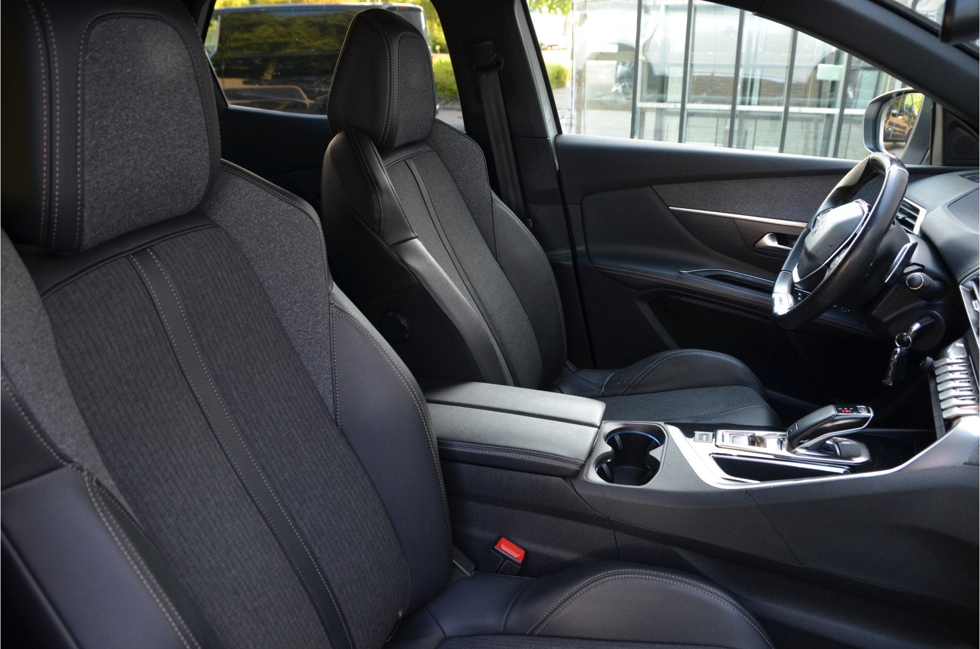 Peugeot 3008 1.6 PureTech GT Line 18" alu, Adaptive Cruise, 12 maanden, Gebruikt, 4 cilinders, Leder en Stof