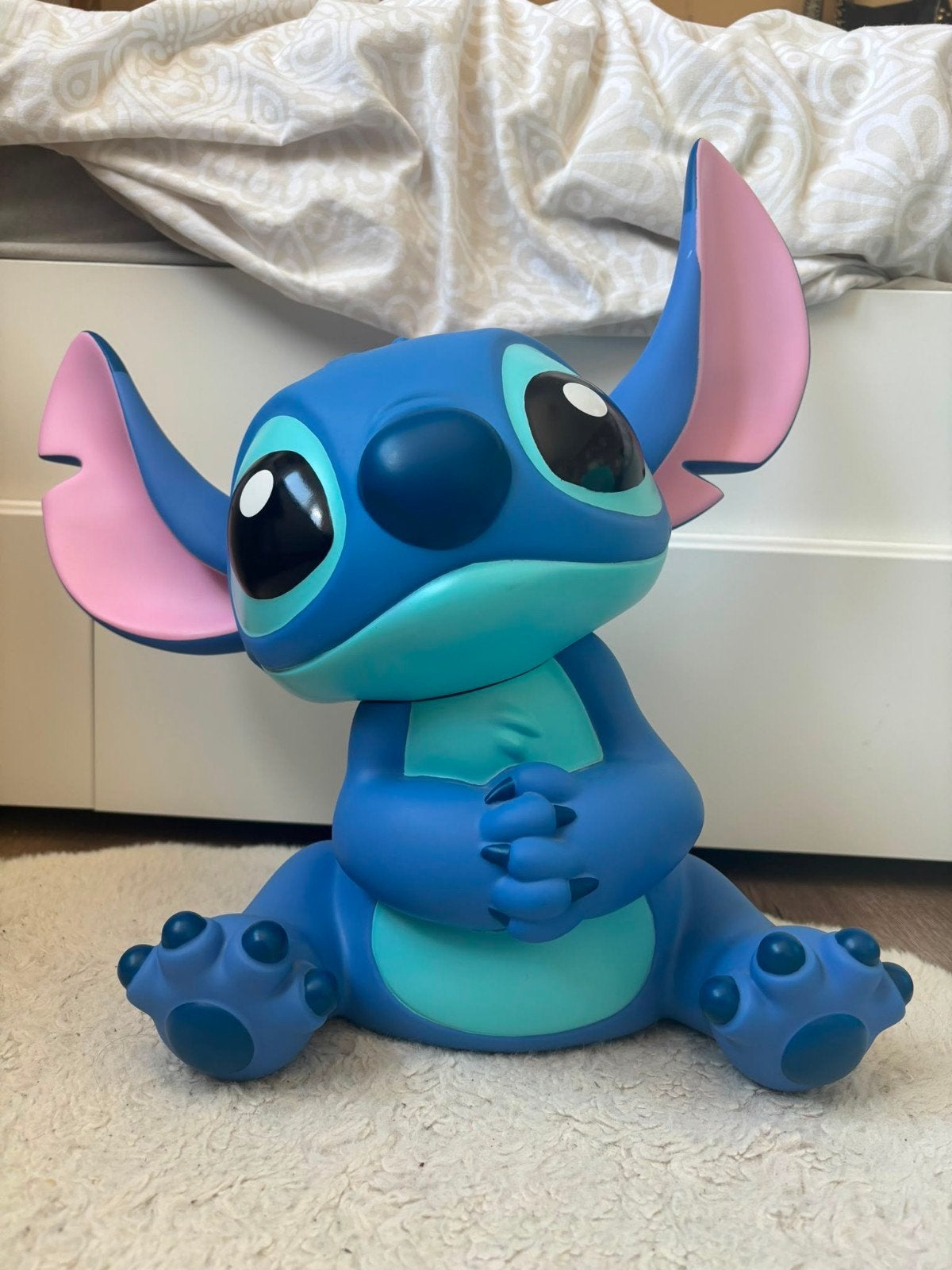 Stitch spaarpot - Lilo & Stitch - 41cm hoog - Collectable, Ophalen of Verzenden, Zo goed als nieuw, Kunststof, Strip- of Tekenfilmfiguur
