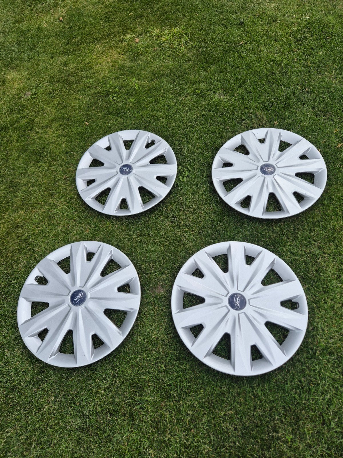 Nieuwe wieldoppen Ford 17 inch - Set van 4, Auto diversen, Wieldoppen, Ophalen, Nieuw