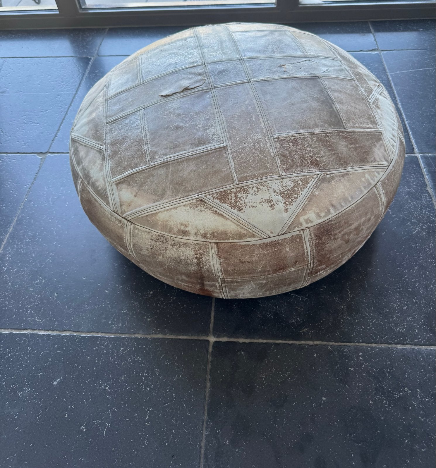 Gebruikte grote leren poef - 80 cm doorsnede, Ophalen, Gebruikt, Rond, Leer