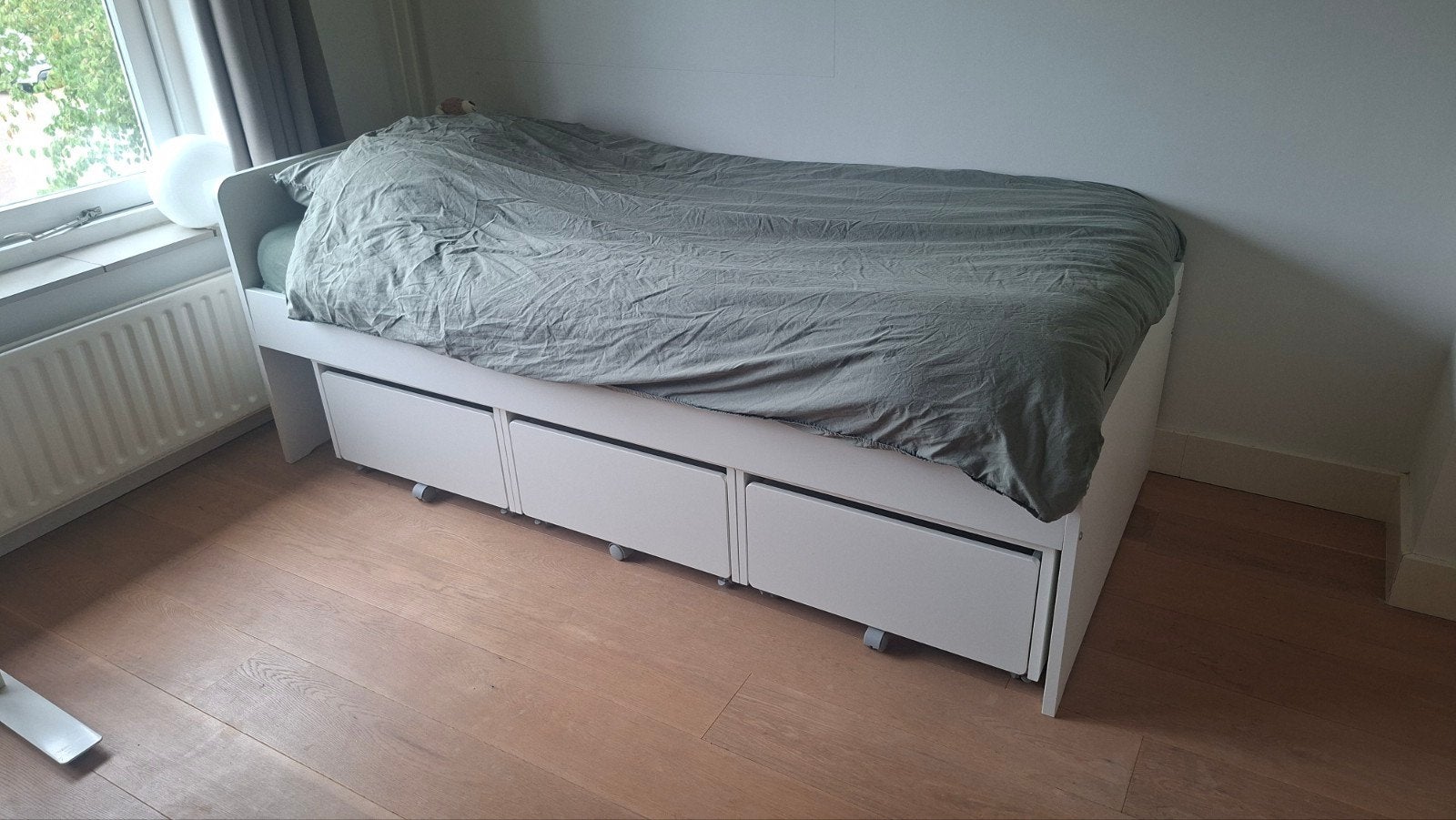 Ikea SLÄKT 1 persoonsbed 90x200cm wit met 3 stuks ladeblok o, Ophalen, Modern en functioneel, 90 cm, Eenpersoons