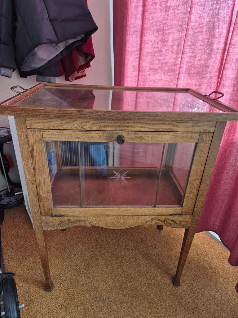 Antiek theekastje met afneembaar dienblad, Ophalen