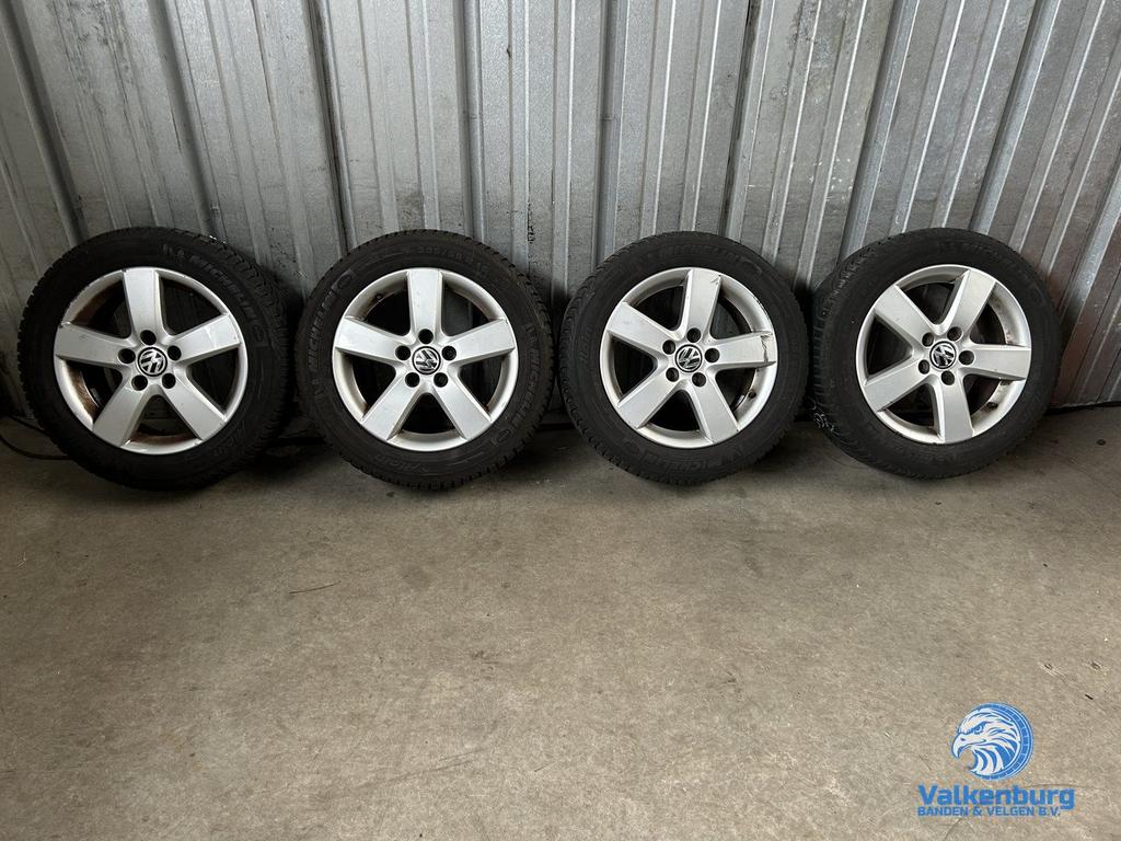7mm! Originele VW 16 inch velgen 5x112 winterbanden 205/55R1, Auto-onderdelen, Banden en Velgen, Gebruikt, -, Banden en Velgen