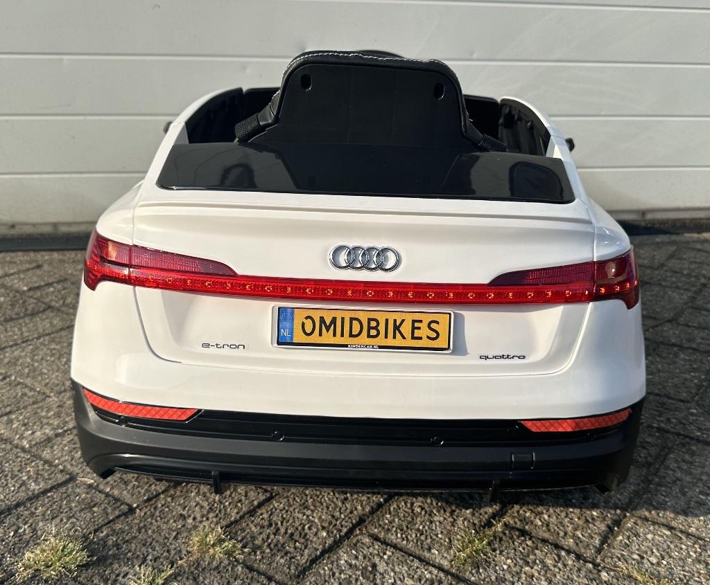 Audi E-tron 12v wit - Afstandsbediening - 4x4 - Leder - Rubb, Ophalen of Verzenden, Nieuw, Overige typen