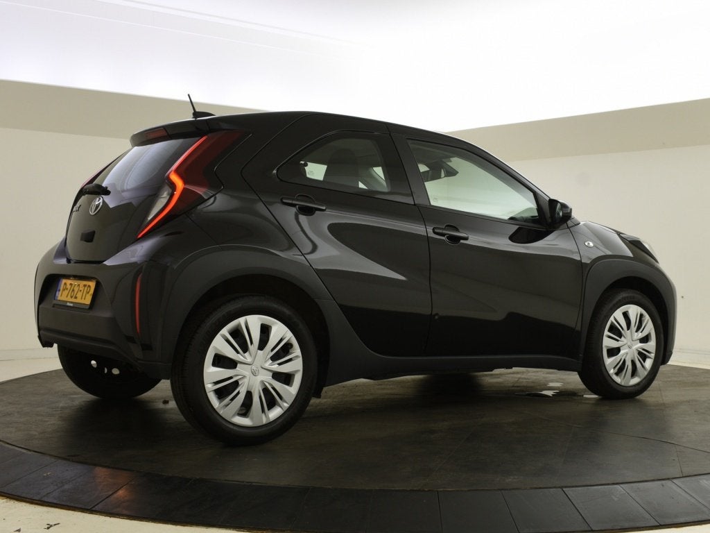 Toyota Aygo X 1.0 VVT-i S-CVT Play (bj 2022, automaat), Auto's, Toyota, Automaat, Stof, Gebruikt, 4 stoelen