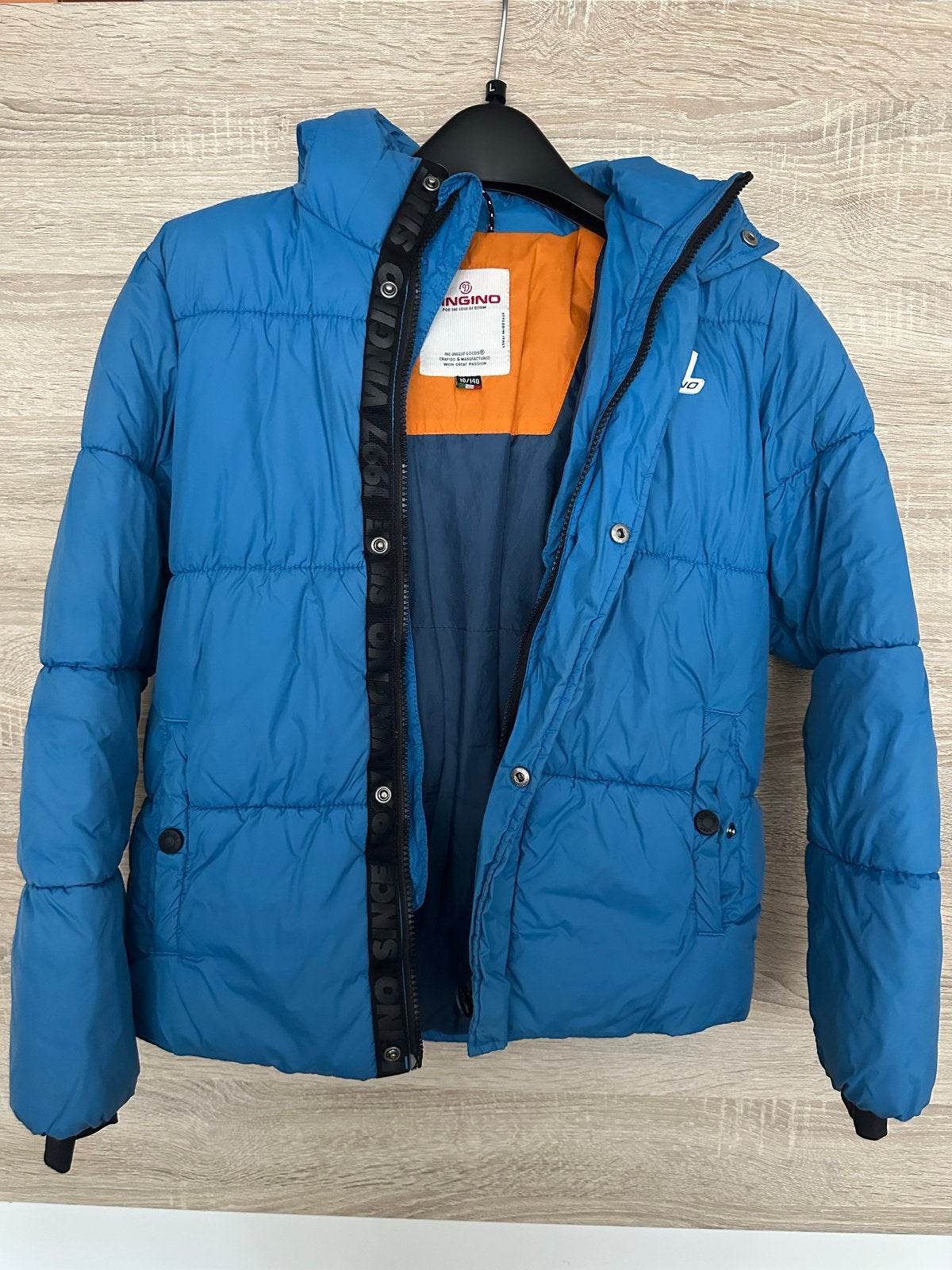 Nette blauwe winterjas van Vingino, maat 140, Ophalen of Verzenden, Zo goed als nieuw, Jongen, Jas