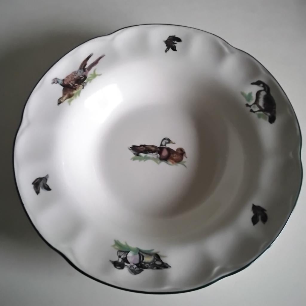Johnson brookshire  diep bord en 4 kop en schotels, Huis en Inrichting, Keuken | Servies, Ophalen of Verzenden, Porselein, Overige stijlen