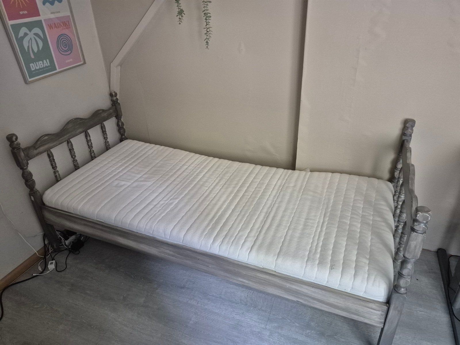 Vintage Eenpersoonsbed met Lattenbodem - Grijs Hout, Ophalen, Gebruikt, Eenpersoons, Vintage